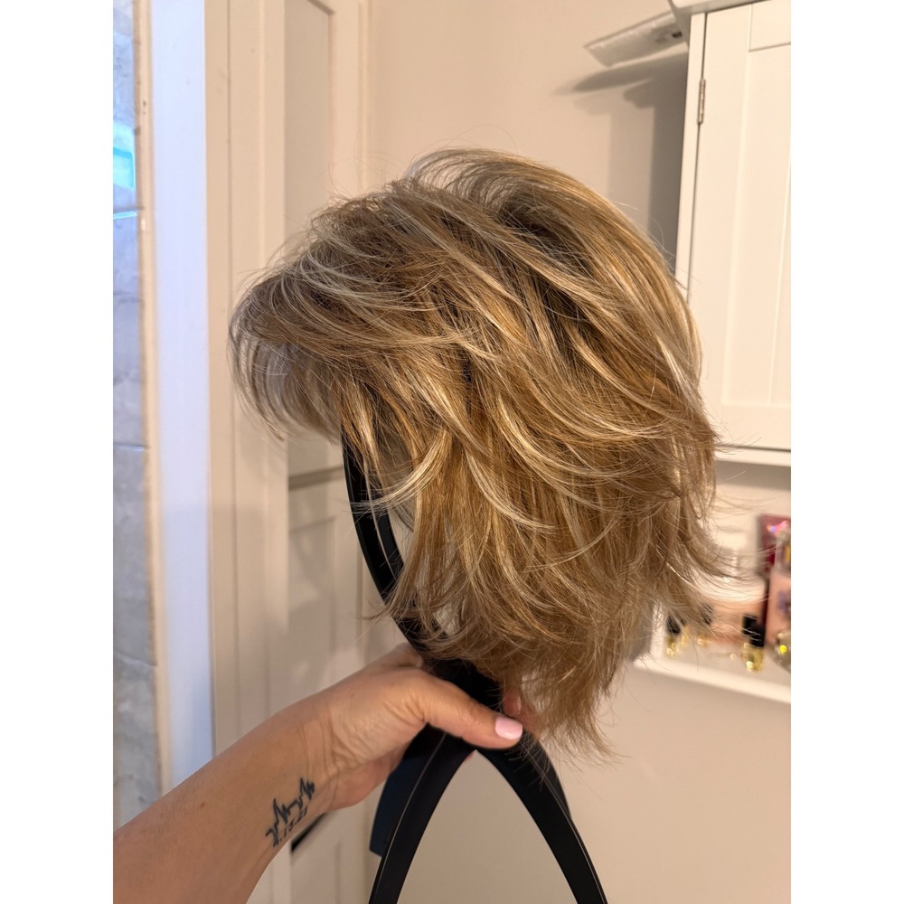 Noriko Collection Aderans Wig Women OS Blonde Excellent Layered Short Bob Shag